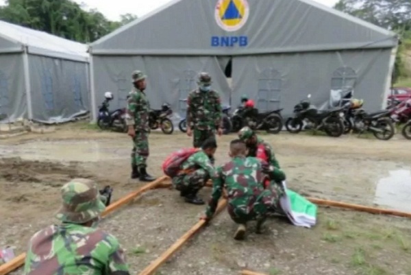 Kodim Mamuju membantu fasilitas tenda dan toilet di rumah sakit Sulbar yang dirusak gempa