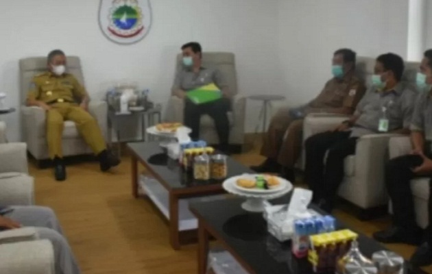 Gubernur Sulbar Ali Baal Masdar dan Kepala BPJS ketenagakerjaan Sulbar Imam M Imran Instruksi