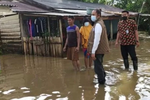 Wakil Bupati Mamuju Ado Masud, telah berjanji akan koordinasi bersama dengan pihak terkait dalam rangka penanganan banjir