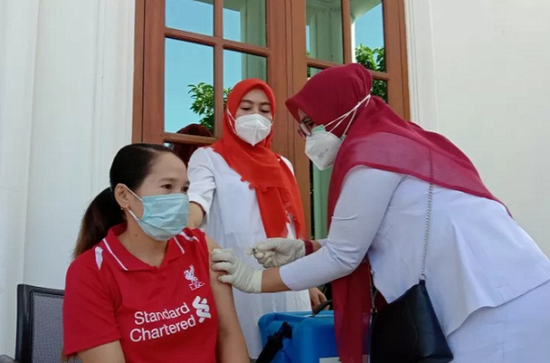 Pelaksanaan vaksinasi bagi warga Kota Makassar, Sulsel.