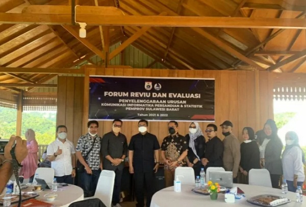 Sekretaris Provinsi Sulbar Muhammad Idris dan Kepala Dinas Kominfo dan Persandian Provinsi Sulbar Safaruddin Sanusi